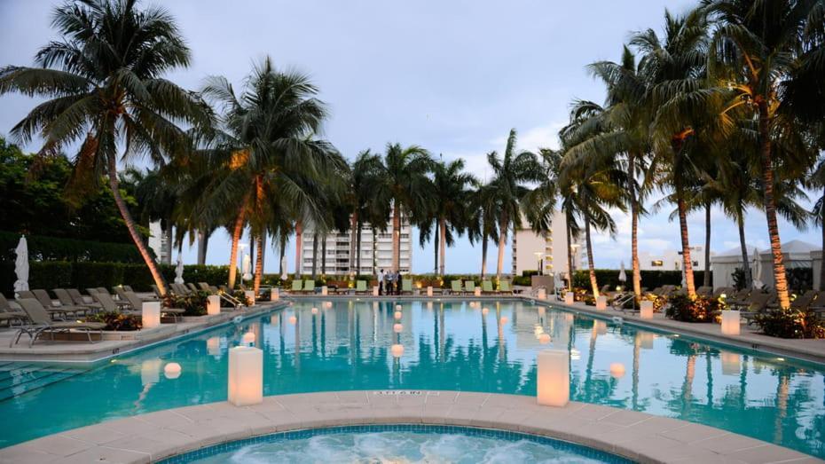 Four Seasons Hotel Miami Exterior photo